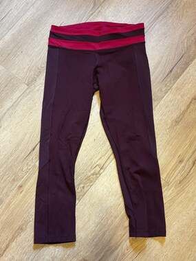 Lululemon Size 6 Colorblock Crop Leggings